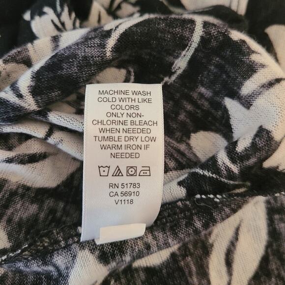 Maurices Size Large Black Floral‎ Print Top - Picture 6 of 11